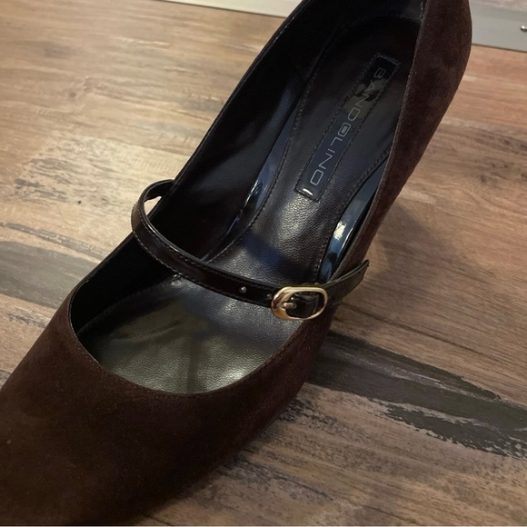 Bandolino Dark Brown Suede Heels With Buckle Strap, Size 8 - Picture 5 of 12